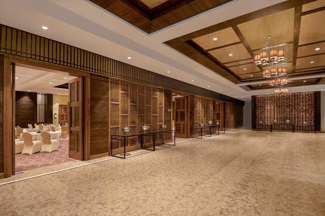 Radisson Blu Plaza Resort & Convention Centre Karjat Ngoại thất bức ảnh The Grand Ballroom