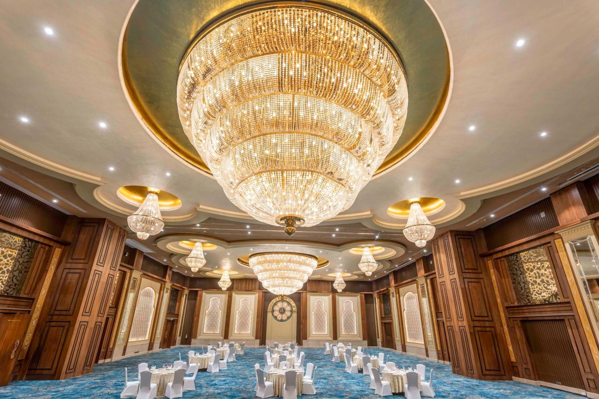 Radisson Blu Plaza Resort & Convention Centre Karjat Ngoại thất bức ảnh The Grand Ballroom