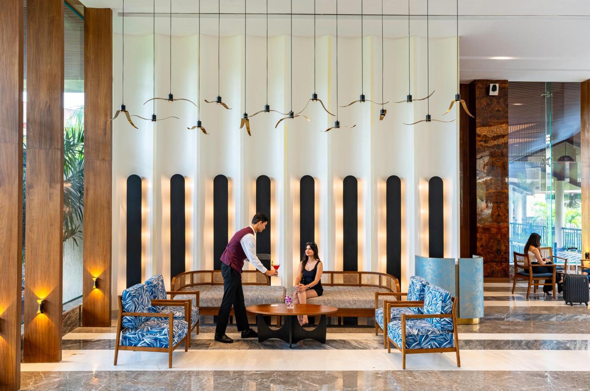 Radisson Blu Plaza Resort & Convention Centre Karjat Ngoại thất bức ảnh Lobby